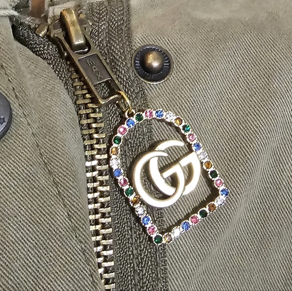Military vest, army green, upcycled into a designer vest inspired by GG patches - Picture 9 of 12